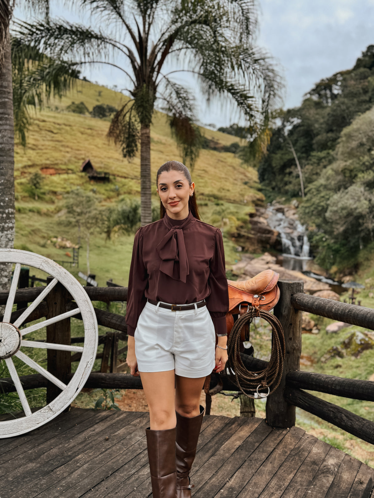 Blusa de Cetim Manga Longa com Laço